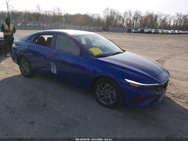 Salvage Hyundai ELANTRA Image