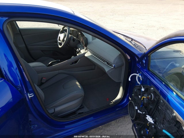 Hyundai ELANTRA Sel