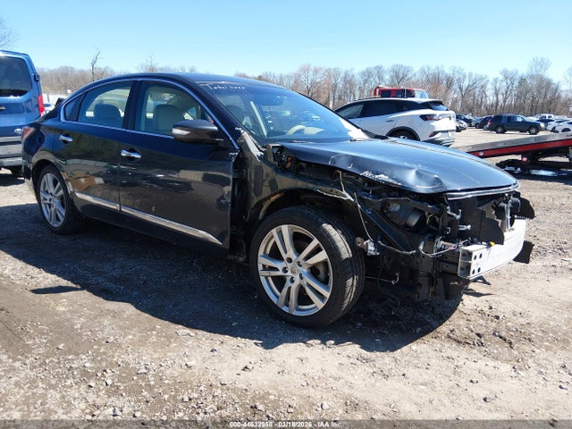 Salvage Nissan Altima Image