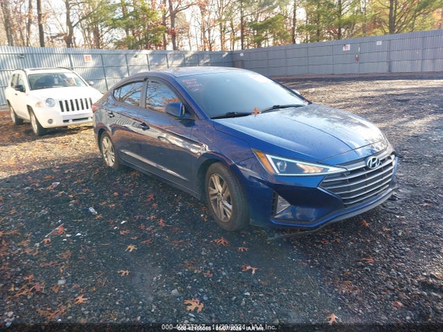Salvage Hyundai ELANTRA Image