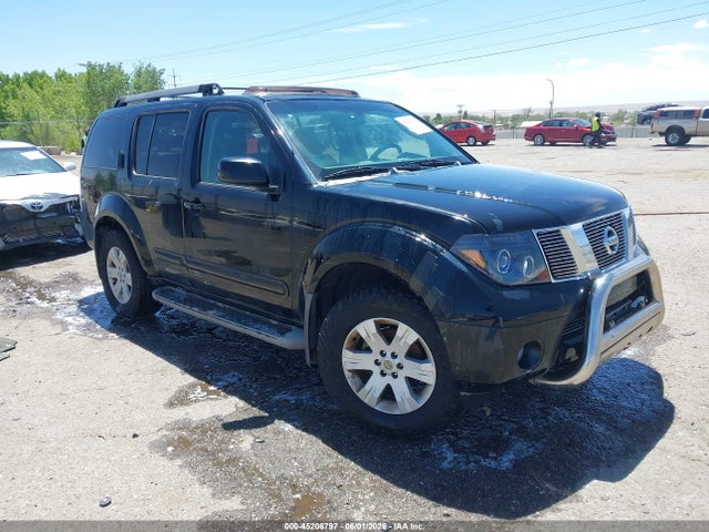 Salvage Nissan Pathfinder Image