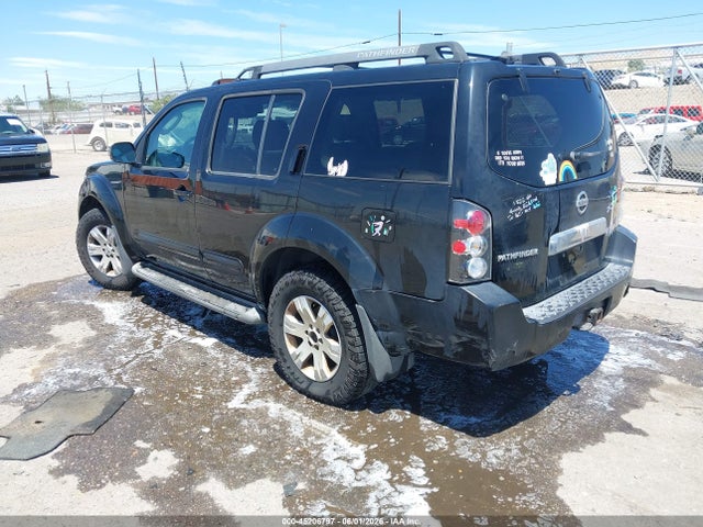 Nissan Pathfinder Le