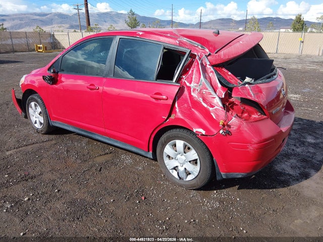Nissan Versa 1.8s