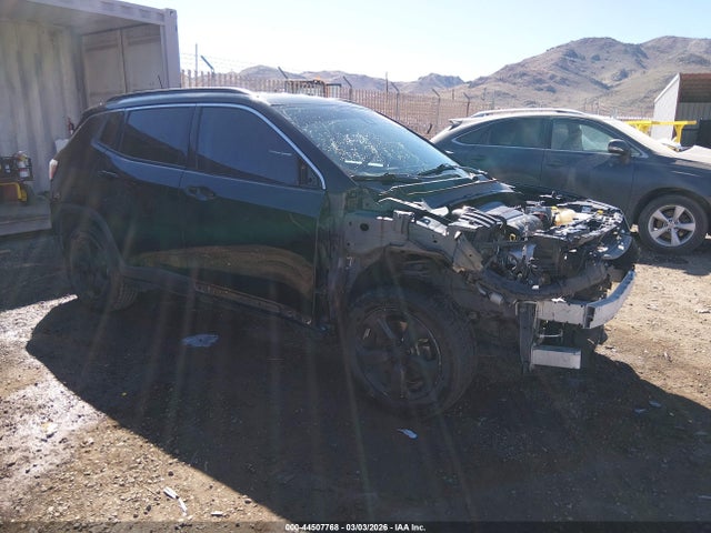 Salvage Jeep Compass Image