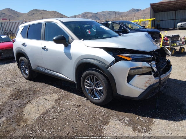 Salvage Nissan Rogue Image