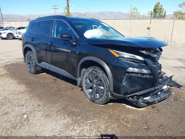 Salvage Nissan Rogue Image