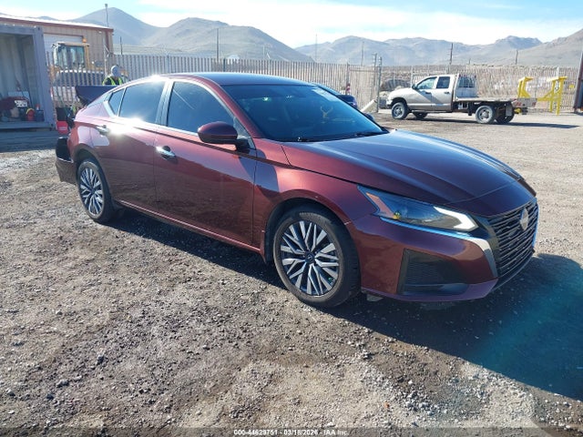 Salvage Nissan Altima Image