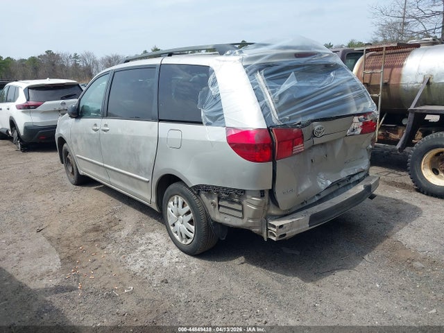 Toyota Sienna Le