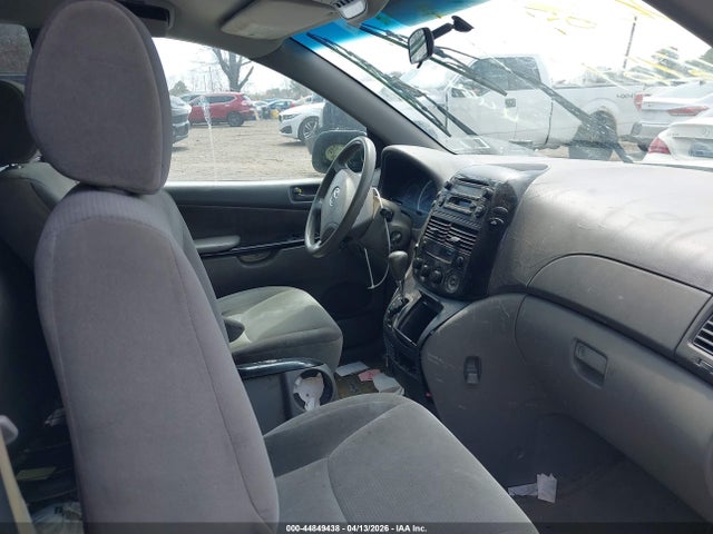 Toyota Sienna Le