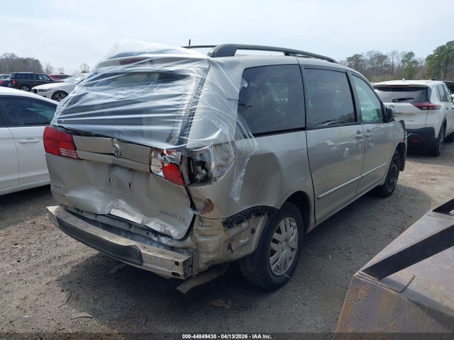 Toyota Sienna Le