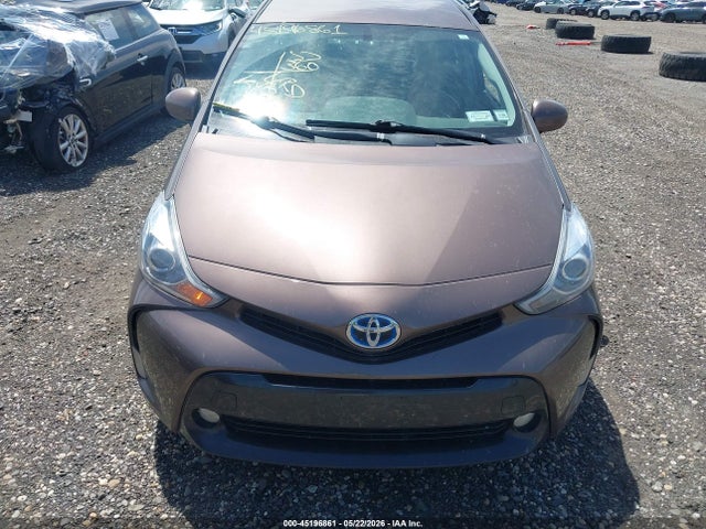Toyota Prius v Five
