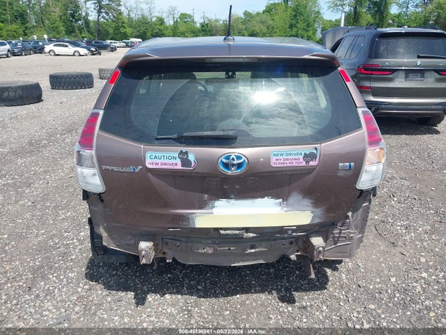 Toyota Prius v Five