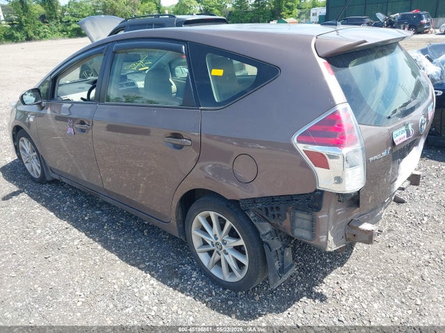 Toyota Prius v Five