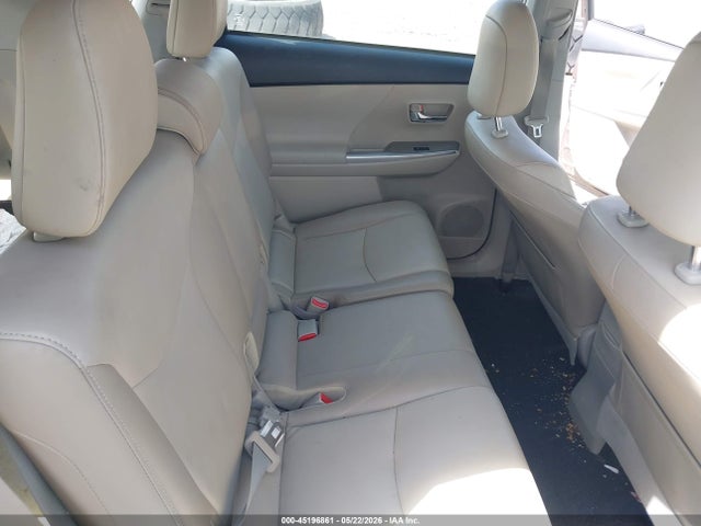 Toyota Prius v Five