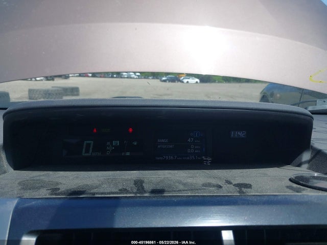 Toyota Prius v Five