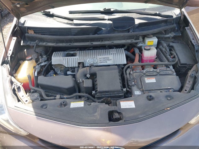 Toyota Prius v Five