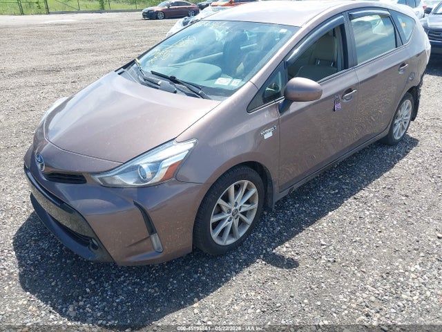 Toyota Prius v Five