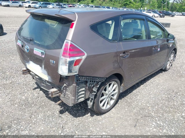 Toyota Prius v Five