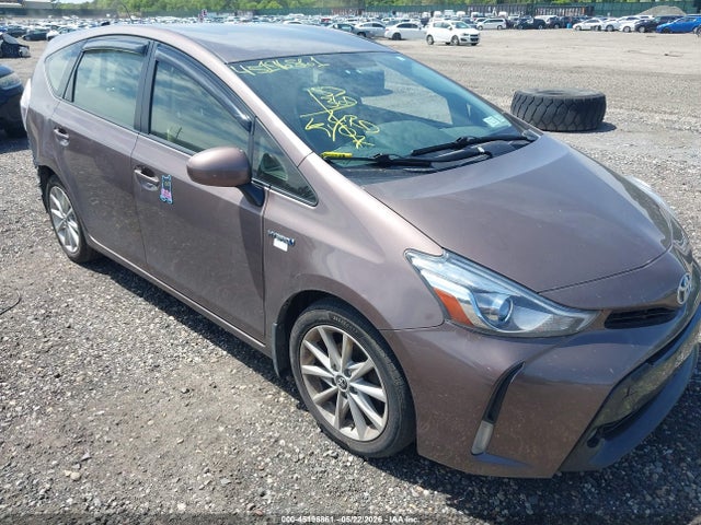 Salvage Toyota Prius v Image