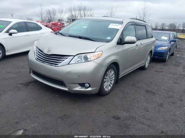 Toyota Sienna Xle 8 Passenger