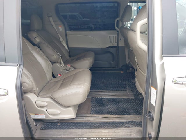 Toyota Sienna Xle 8 Passenger