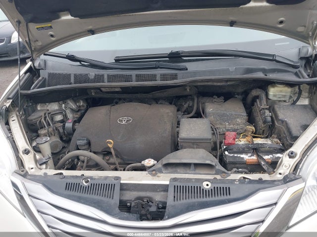 Toyota Sienna Xle 8 Passenger