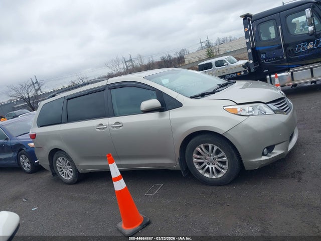 Toyota Sienna Xle 8 Passenger