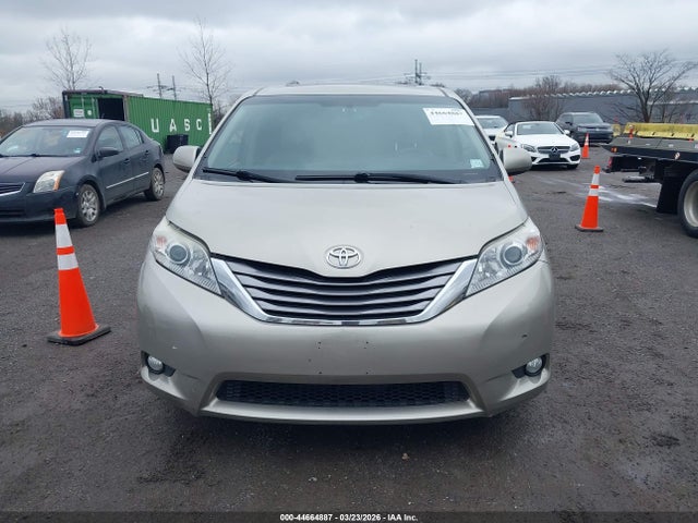 Toyota Sienna Xle 8 Passenger