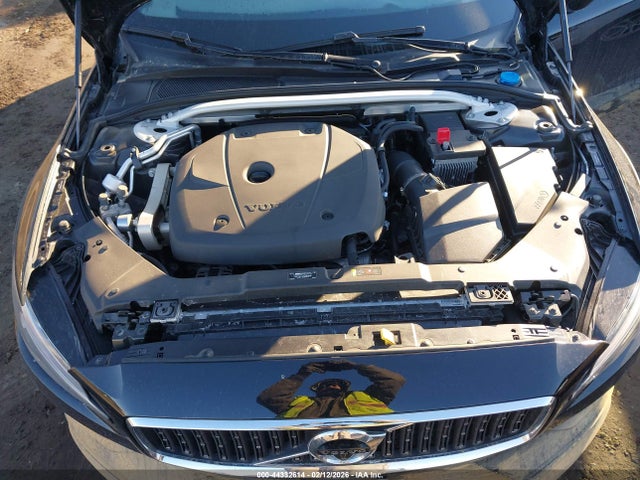 Volvo V60 Cross Country T5