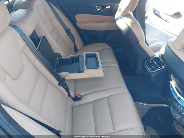 Volvo V60 Cross Country T5