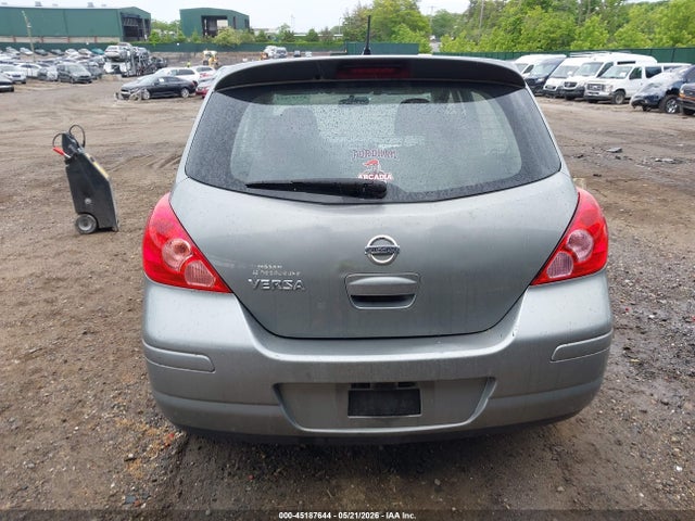 Nissan Versa 1.8 S