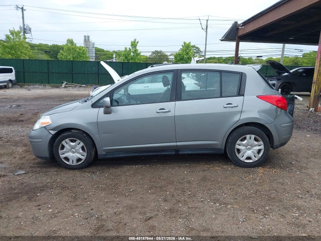 Nissan Versa 1.8 S