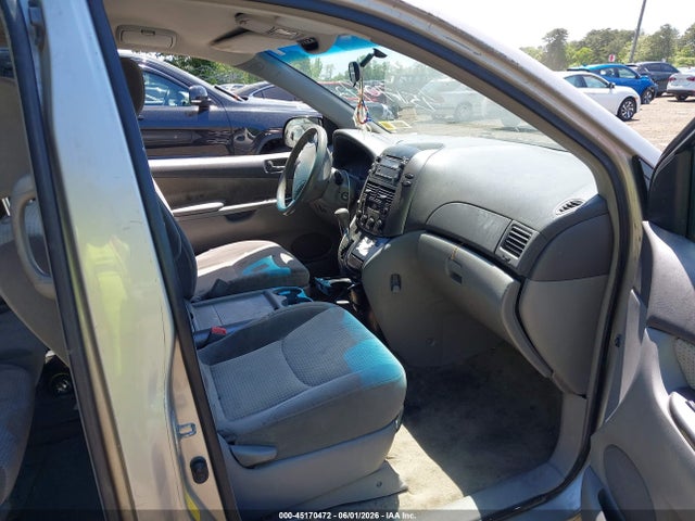 Toyota Sienna Le