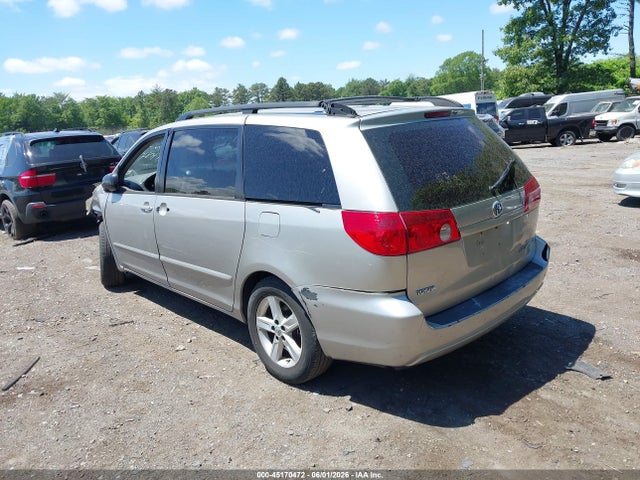 Toyota Sienna Le