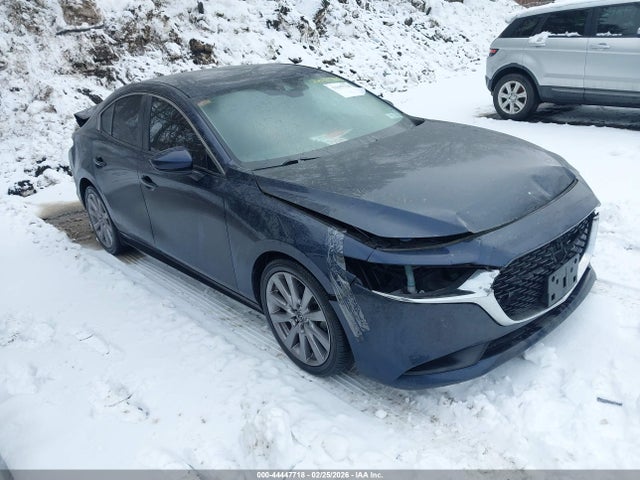 Salvage Mazda Mazda3 Image