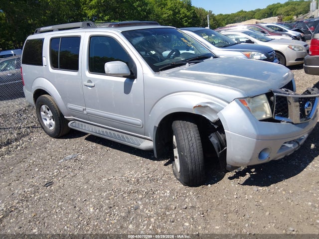 Salvage Nissan Pathfinder Image