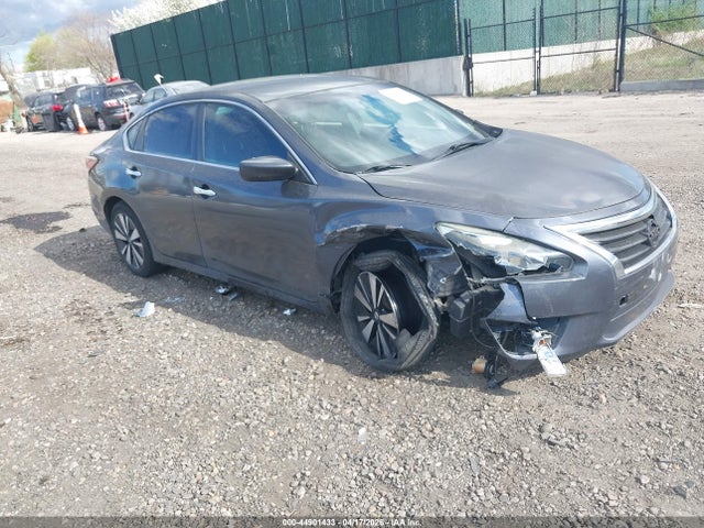 Salvage Nissan Altima Image