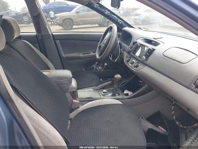 Toyota Camry Le V6