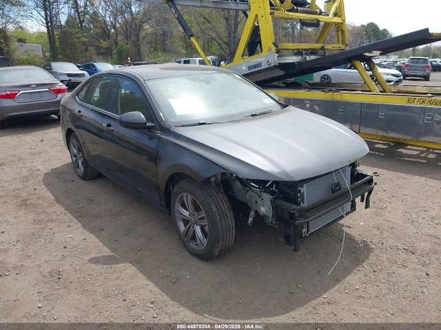 Salvage Volkswagen Jetta Image