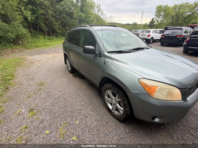 Salvage Toyota RAV4 Image