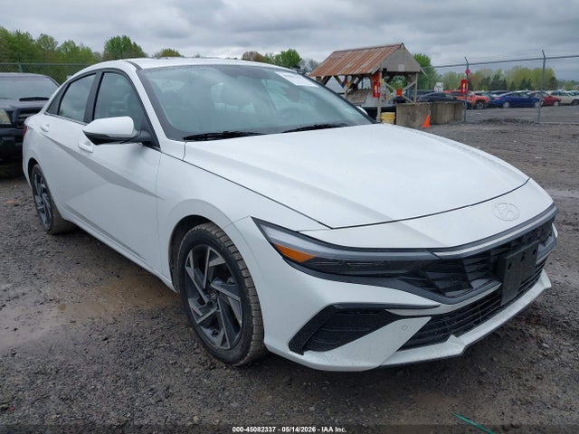 Salvage Hyundai ELANTRA Image
