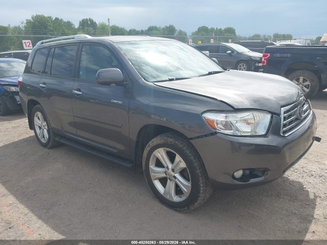 Salvage Toyota Highlander Image