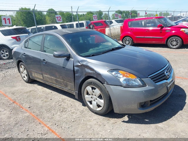 Salvage Nissan Altima Image