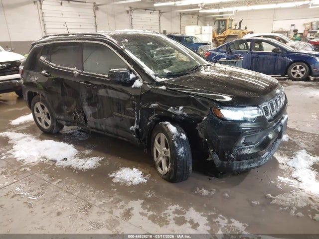 Salvage Jeep Compass Image