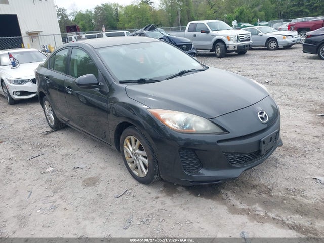 Salvage Mazda Mazda3 Image