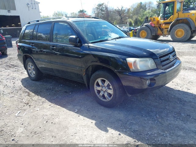 Salvage Toyota Highlander Image