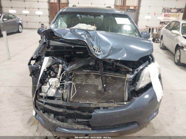 Toyota Sienna Xle 8 Passenger