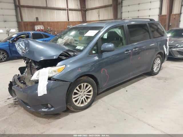 Toyota Sienna Xle 8 Passenger