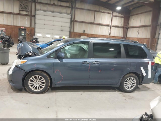 Toyota Sienna Xle 8 Passenger