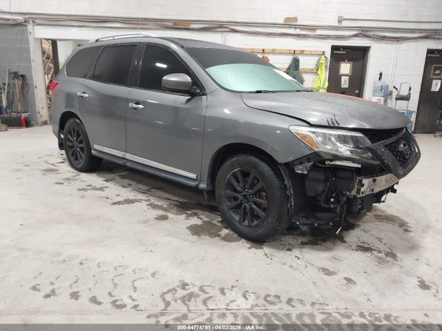 Salvage Nissan Pathfinder Image